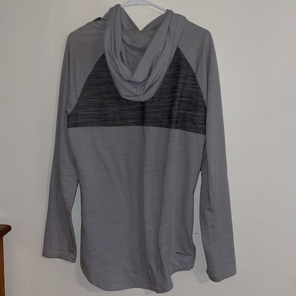 🌹NIKE DRI FIT HOODIE - Picture 3 of 3